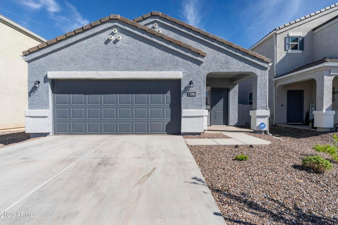San Tan Valley House: 5206 E Gummite