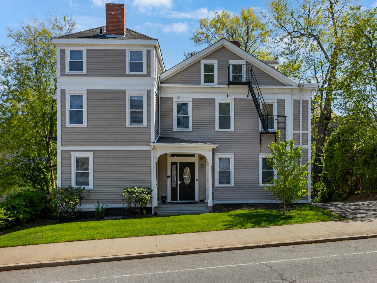 Providence Apartment: 169 Waterman Street