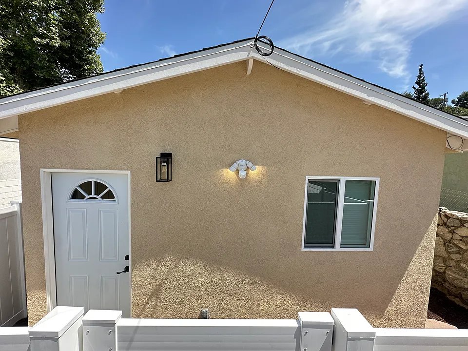 Tujunga House: 10644 1/2 Pinewood Ave