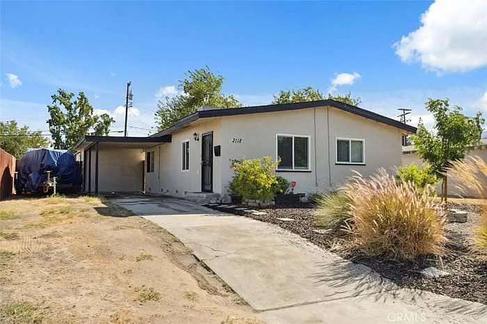 Fresno House: 2118 E Sussex Way
