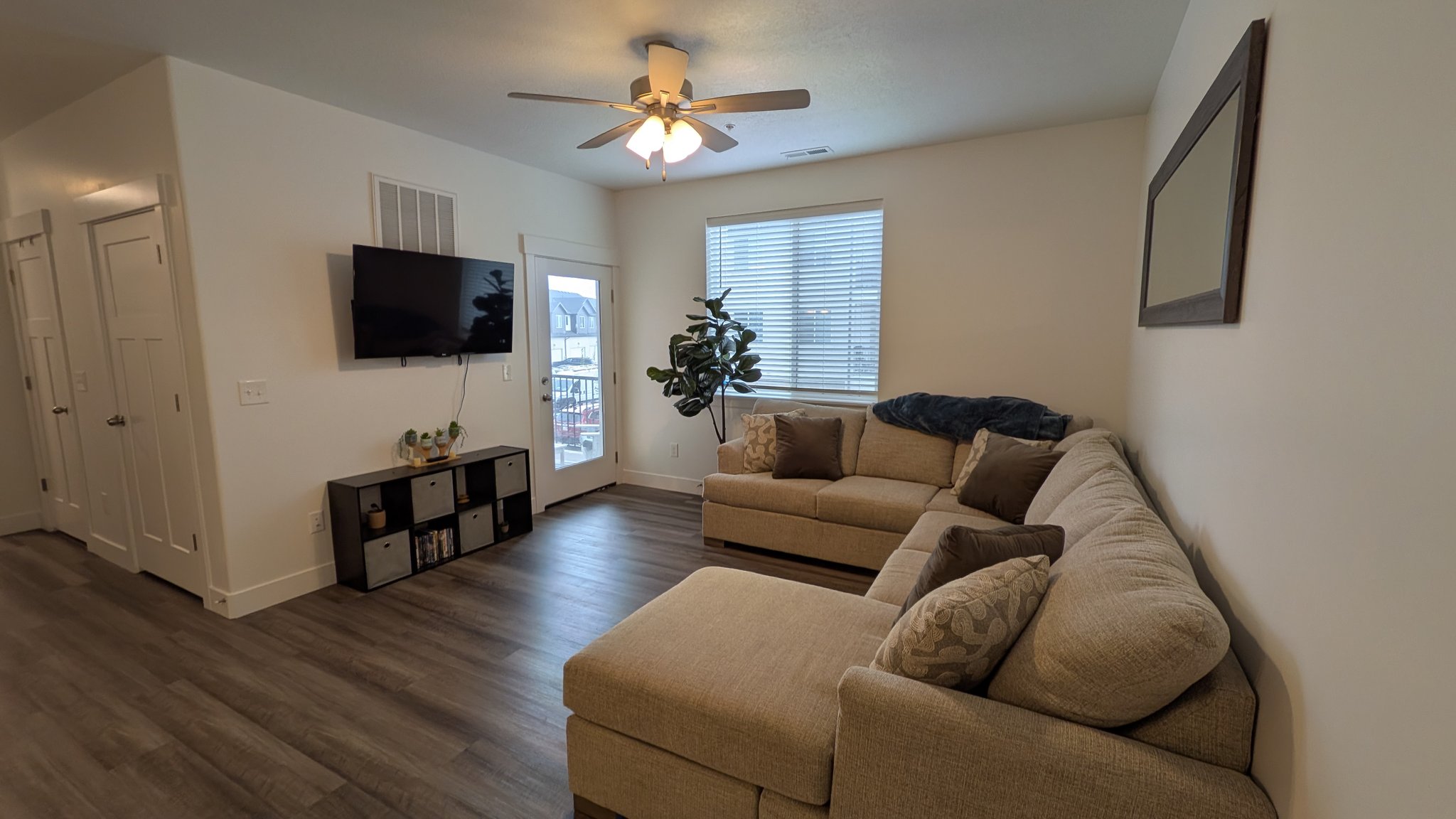 Mapleton Apartment: 4876 S Olive Ave