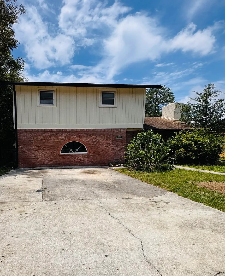 Jacksonville House: 3758 Grant Rd