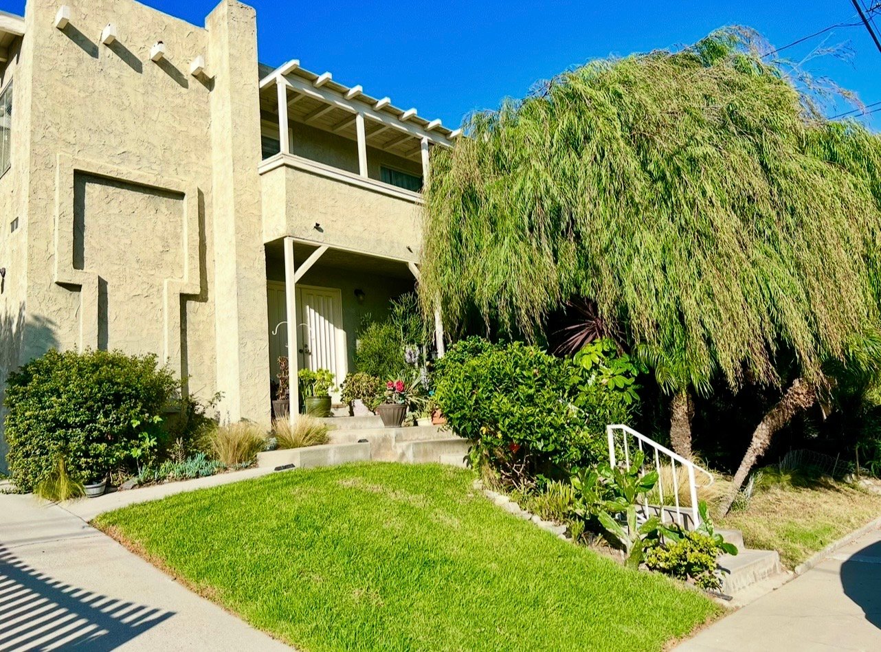 Redondo Beach Townhome: 2113 Clark Ln