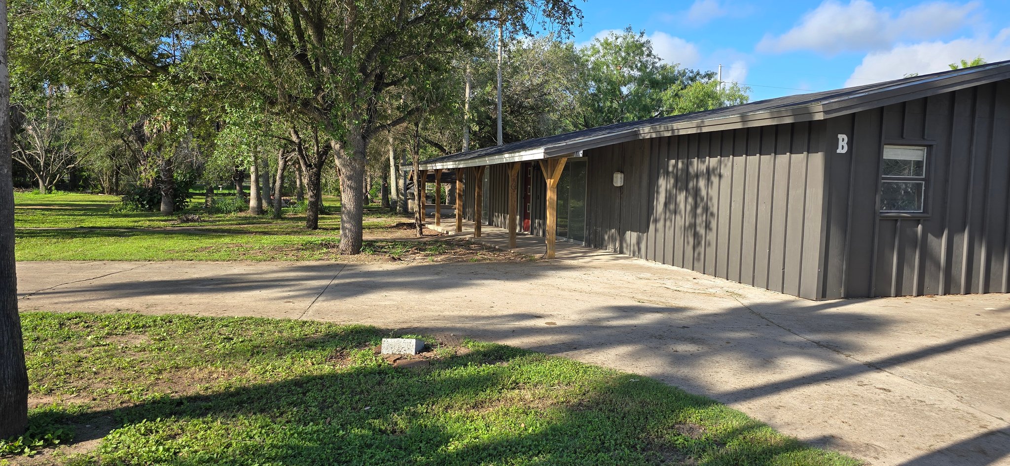 Donna House: 1709 E Sioux Rd