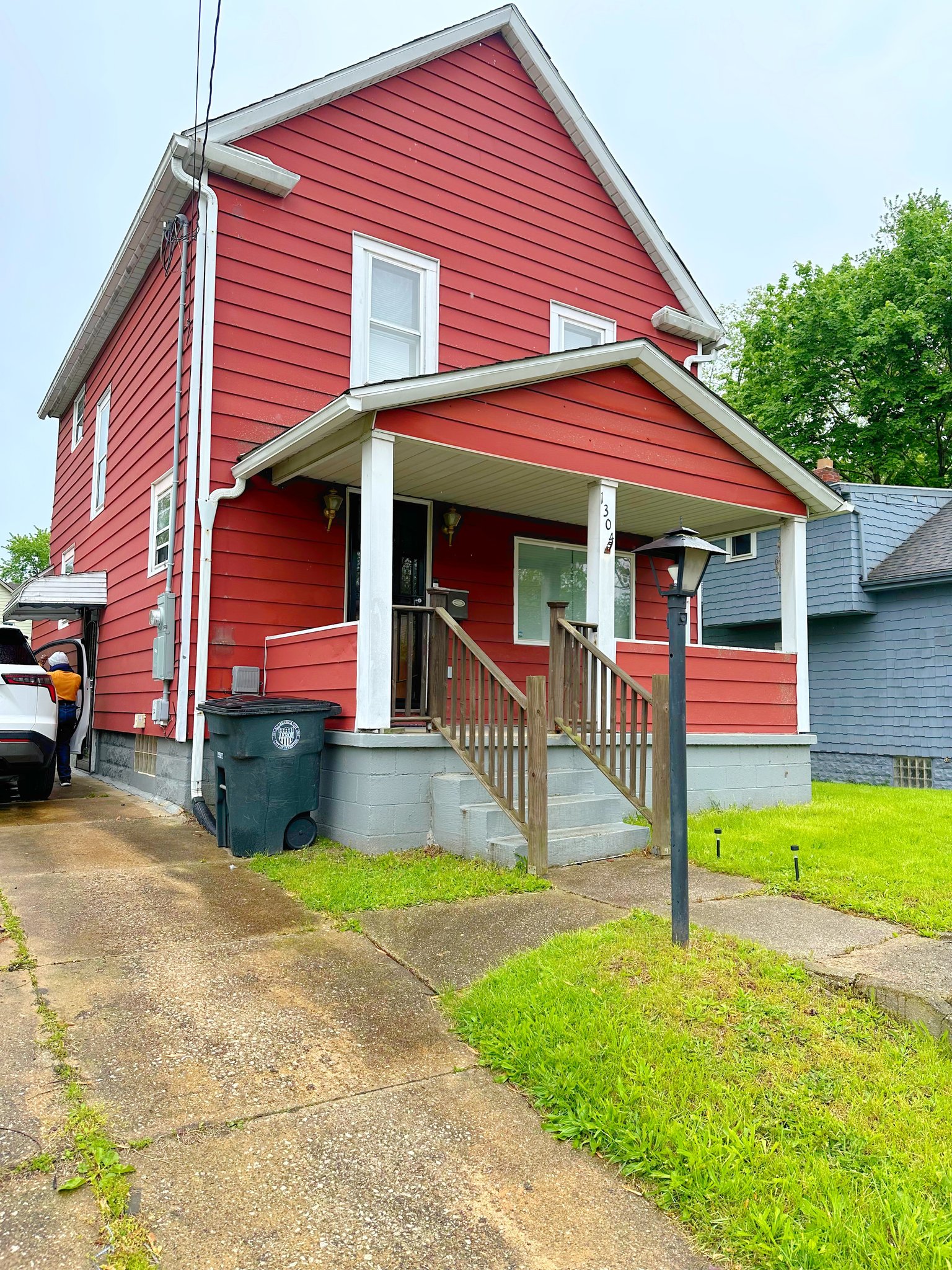 Akron House: 1304 Kellogg Ave