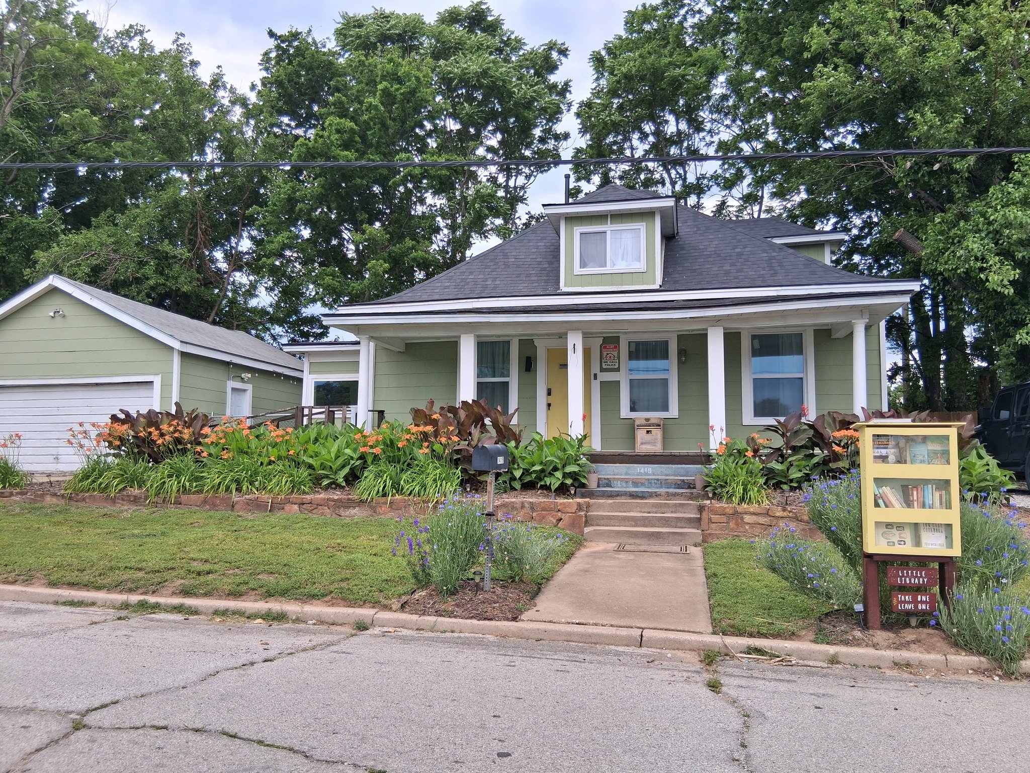 Tulsa House: 1419 W Archer St