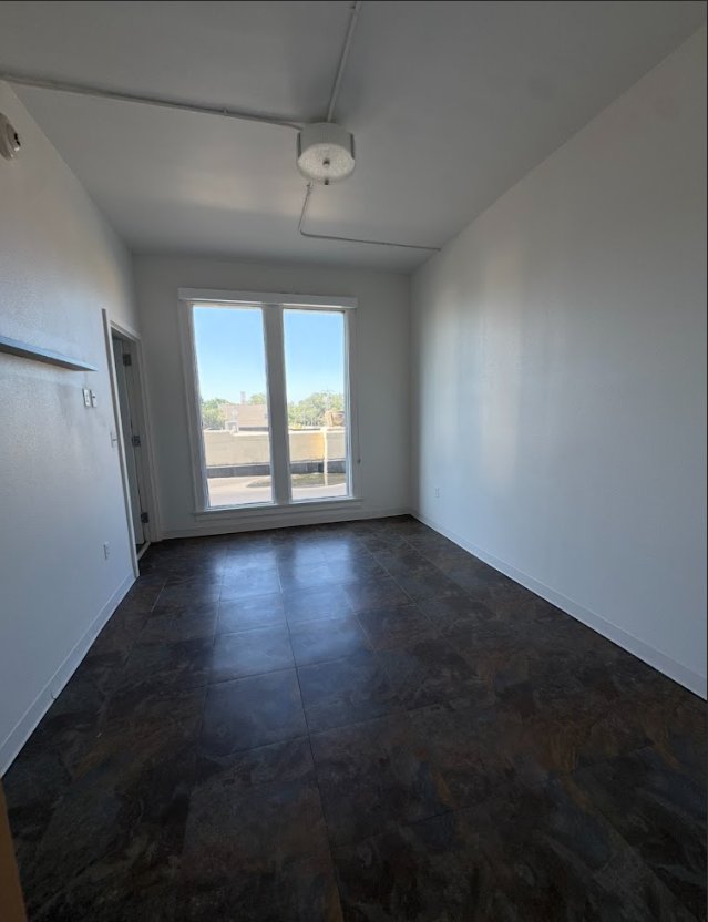 Seguin Other: 217 S River St