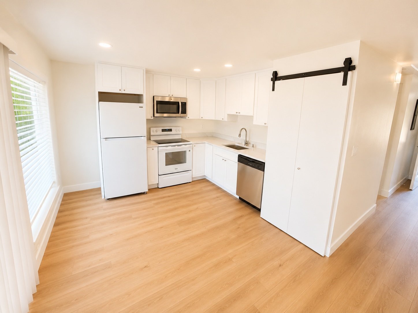 Seattle Apartment: 8711 S 114th St