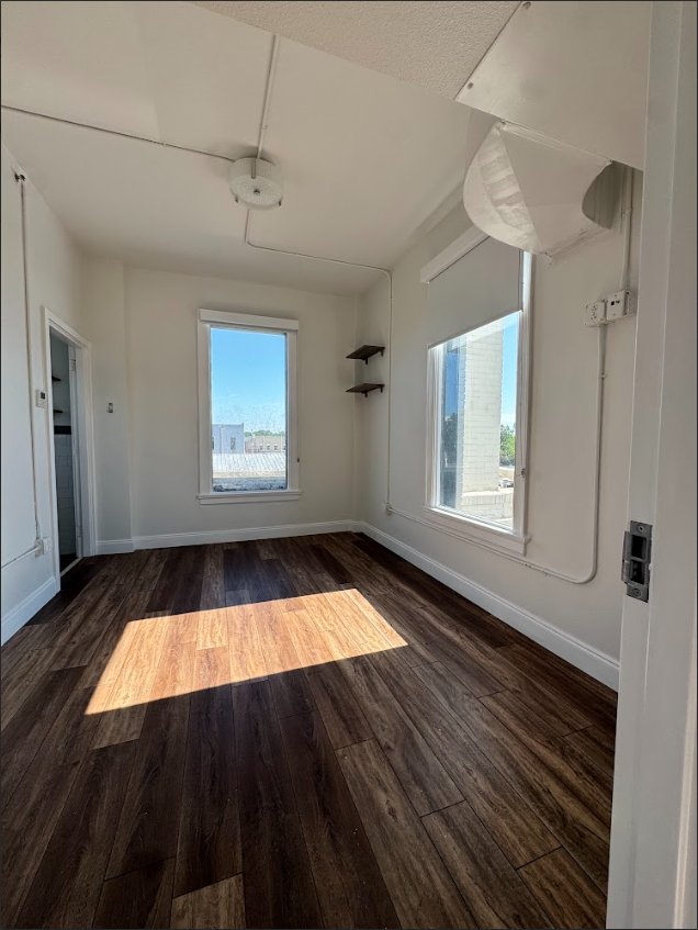 Seguin Other: 217 S River St