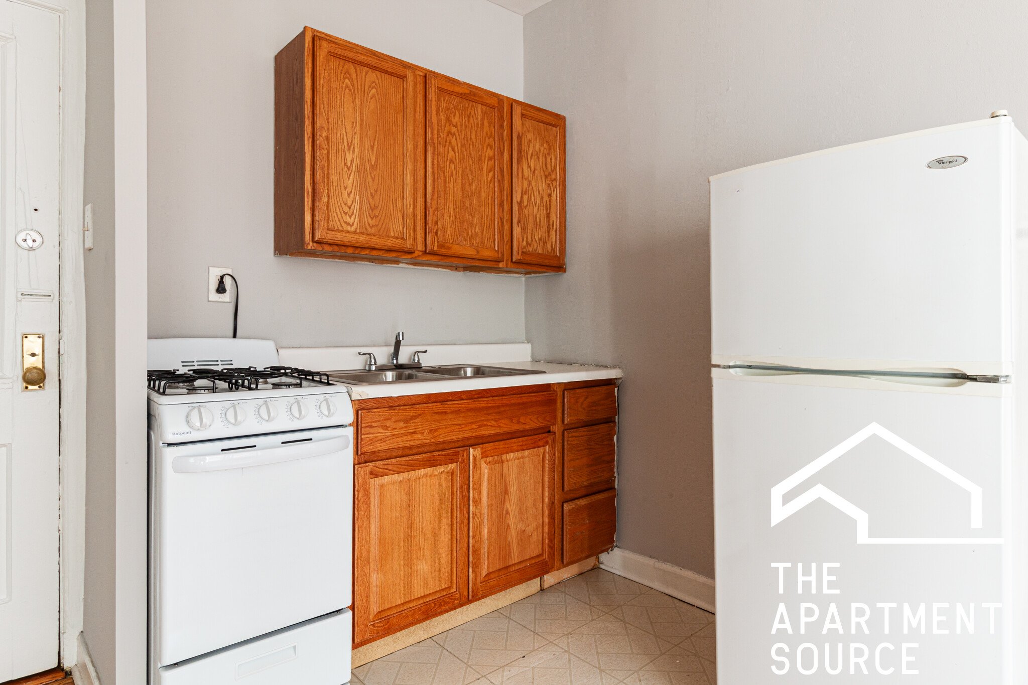 Chicago Apartment: 1050 West George St.