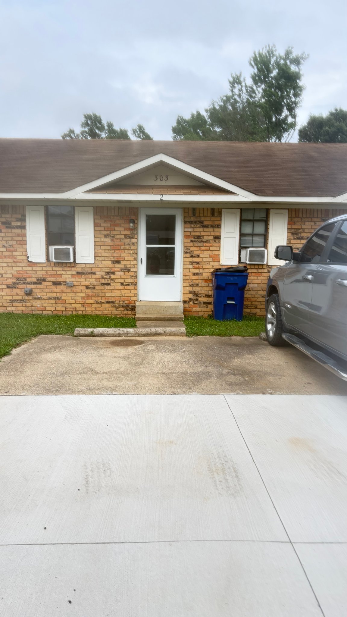 Cabot Apartment: 303 south 10th street
