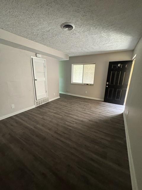 Dayton Apartment: 2032 Catalpa Dr