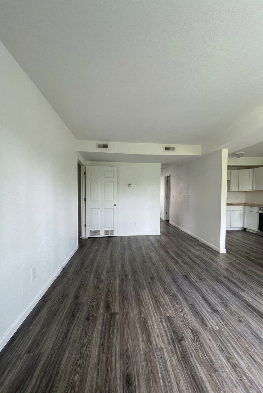 Dayton Apartment: 2034 Catalpa Dr