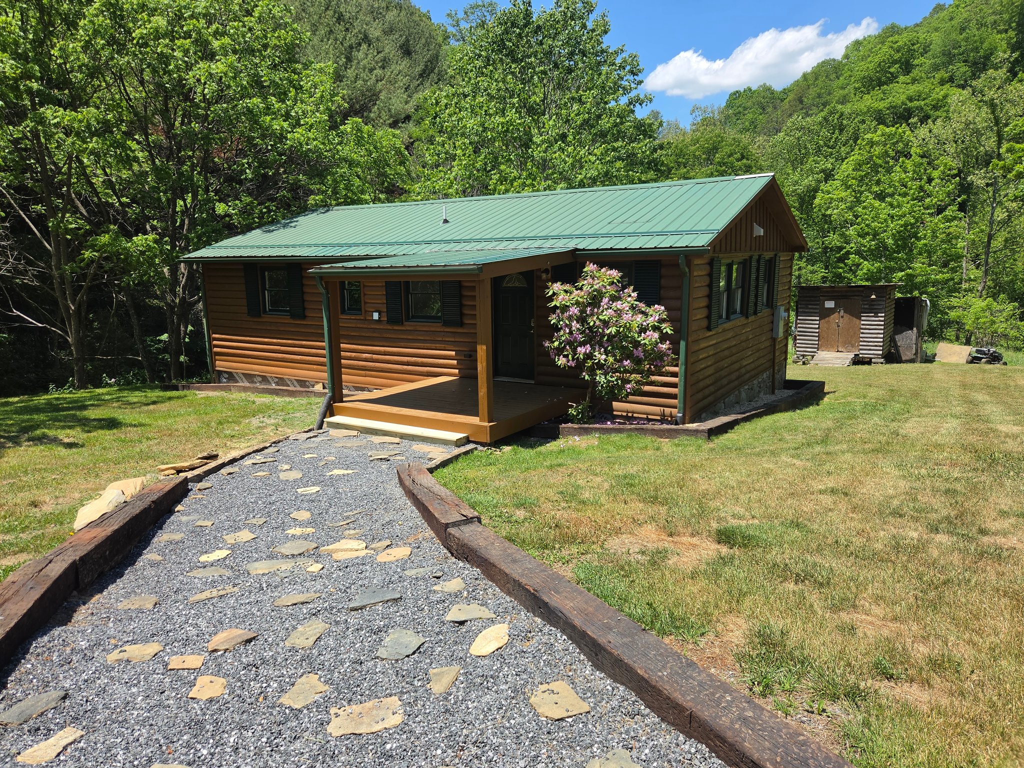 Warrensville House: 112 Robert Roten Rd