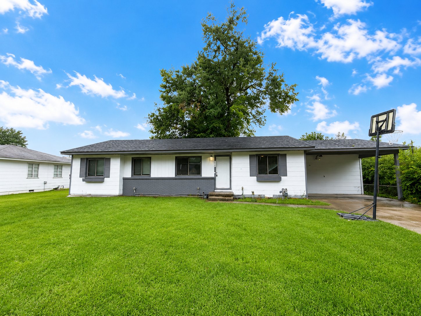 Pearl House: 213 Oak Park Dr