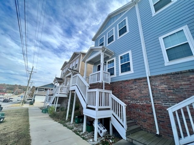 Fayetteville Townhome: 879 W North St