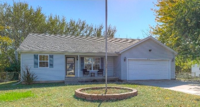 DUENWEG House: 210 Azalea St.