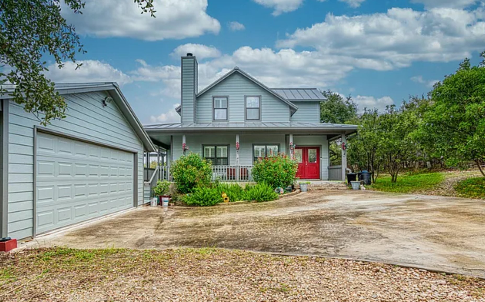Lake Hills House: 200 Scenic Crest