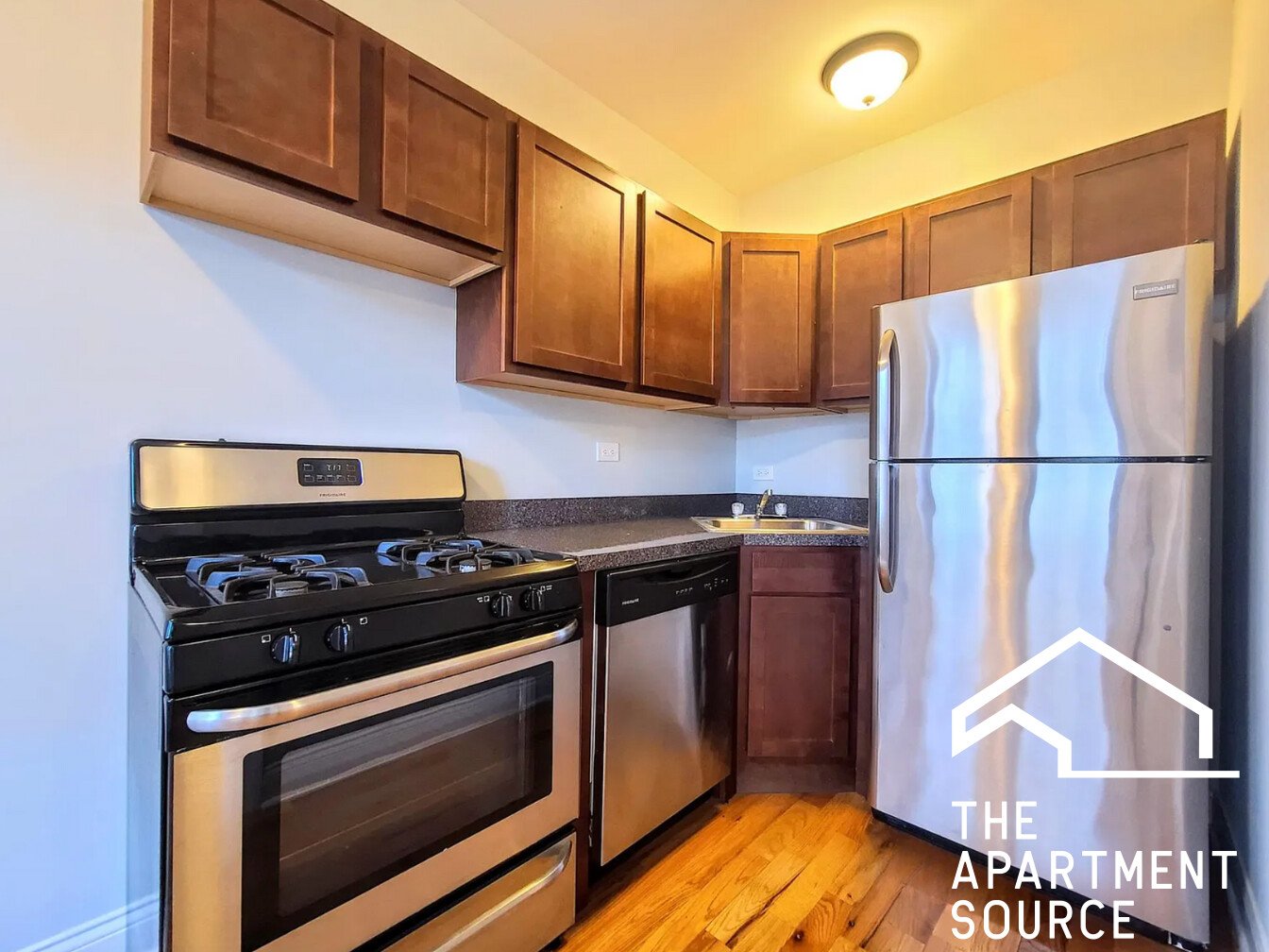Chicago Apartment: 511 West Melrose St.