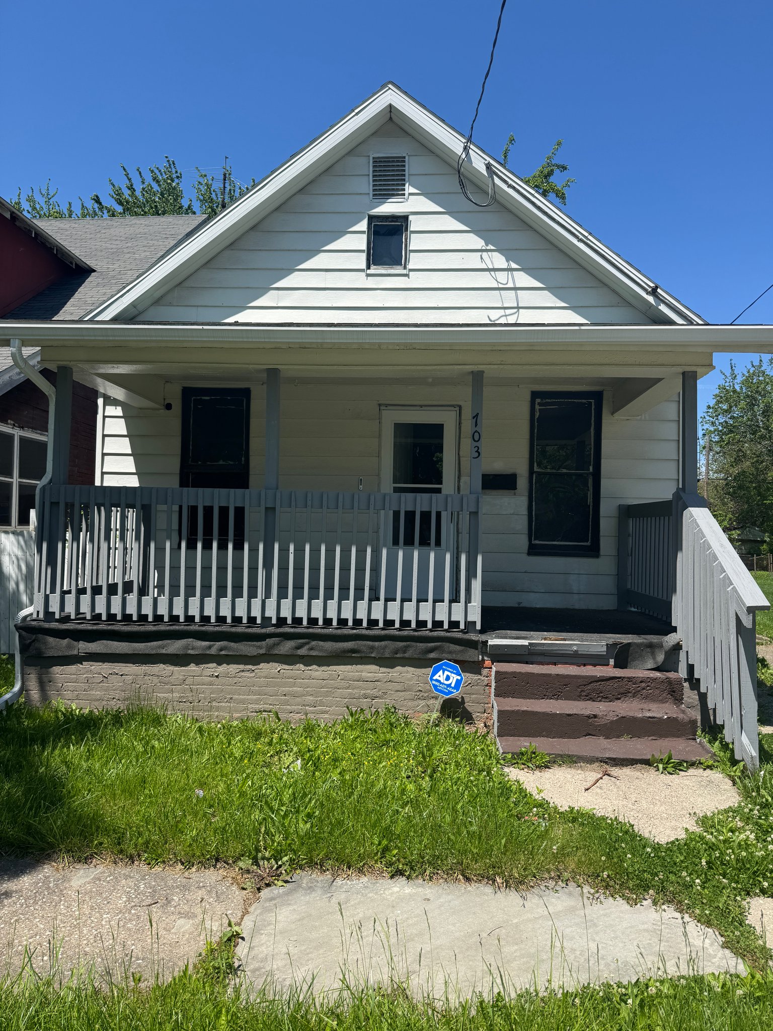 Toledo House: 703 Ashwood Ave