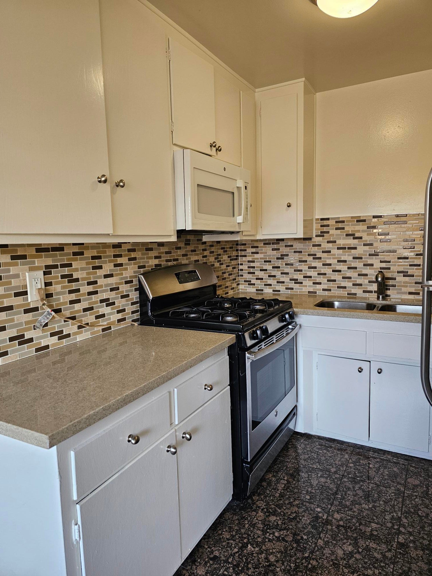 Torrance Apartment: 3701 Emerald St