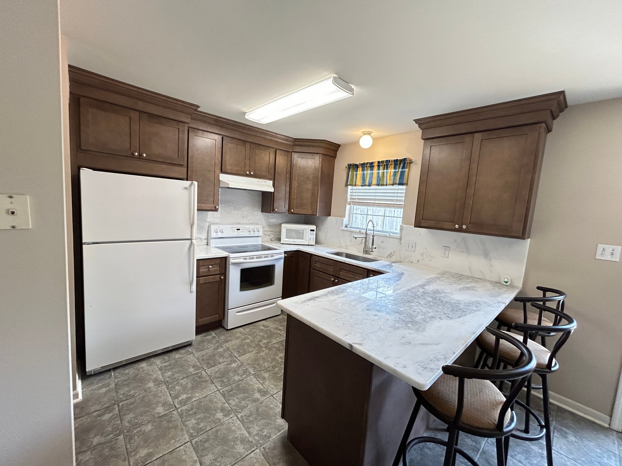 houma Multiplex: 211 Greenbriar Dr, Houma, LA 70364