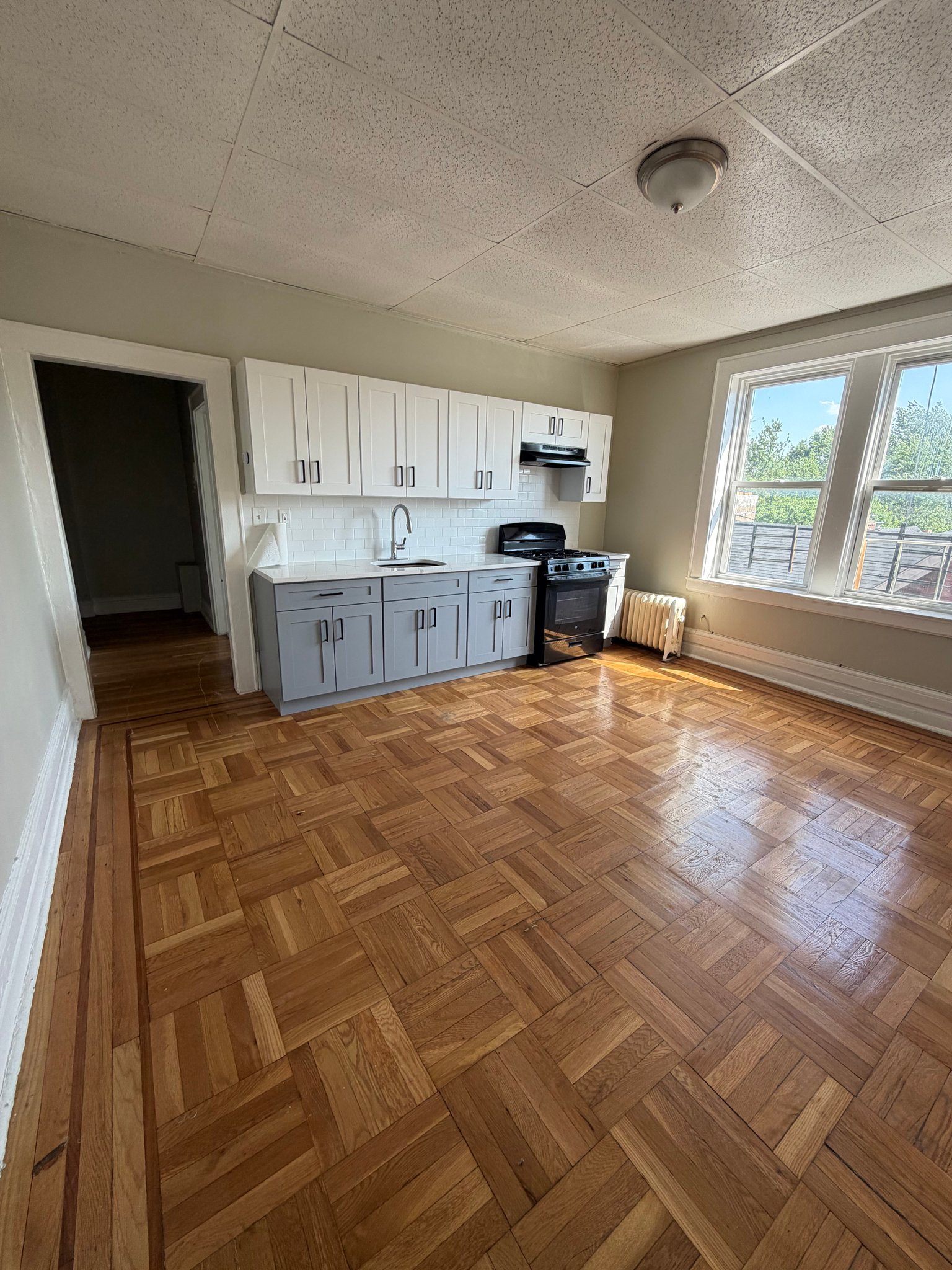 Newark Apartment: 2 Columbia Ave