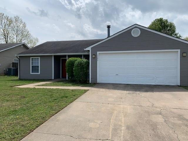 Fayetteville House: 3355 W Vassar St
