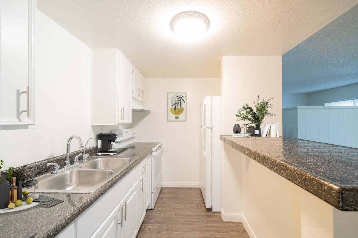 Vista Condo: 800 E Bobier Dr