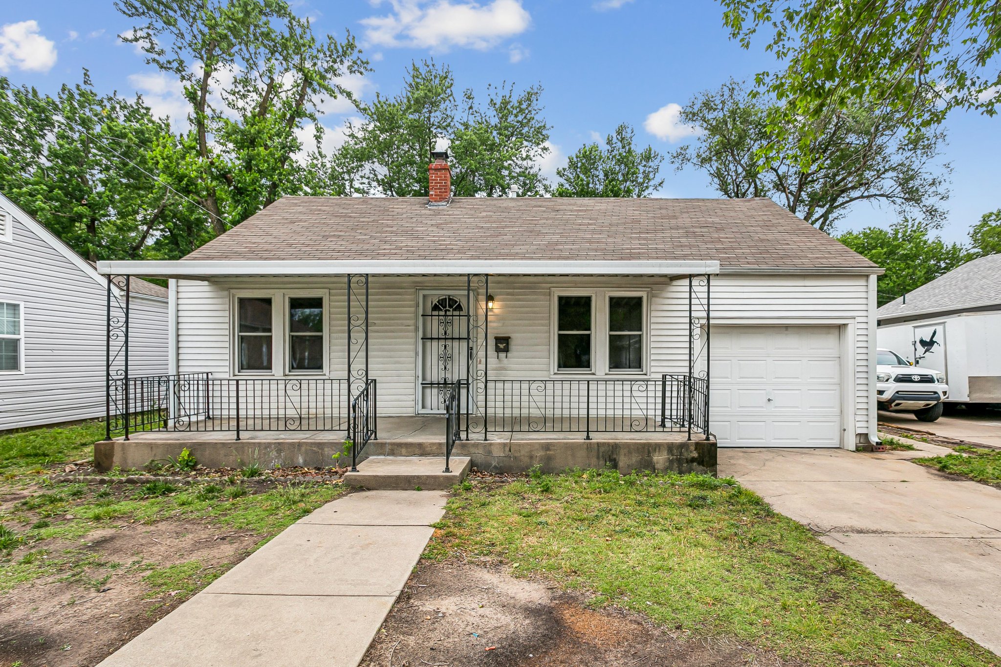 Wichita House: 229 S Edwards Ave