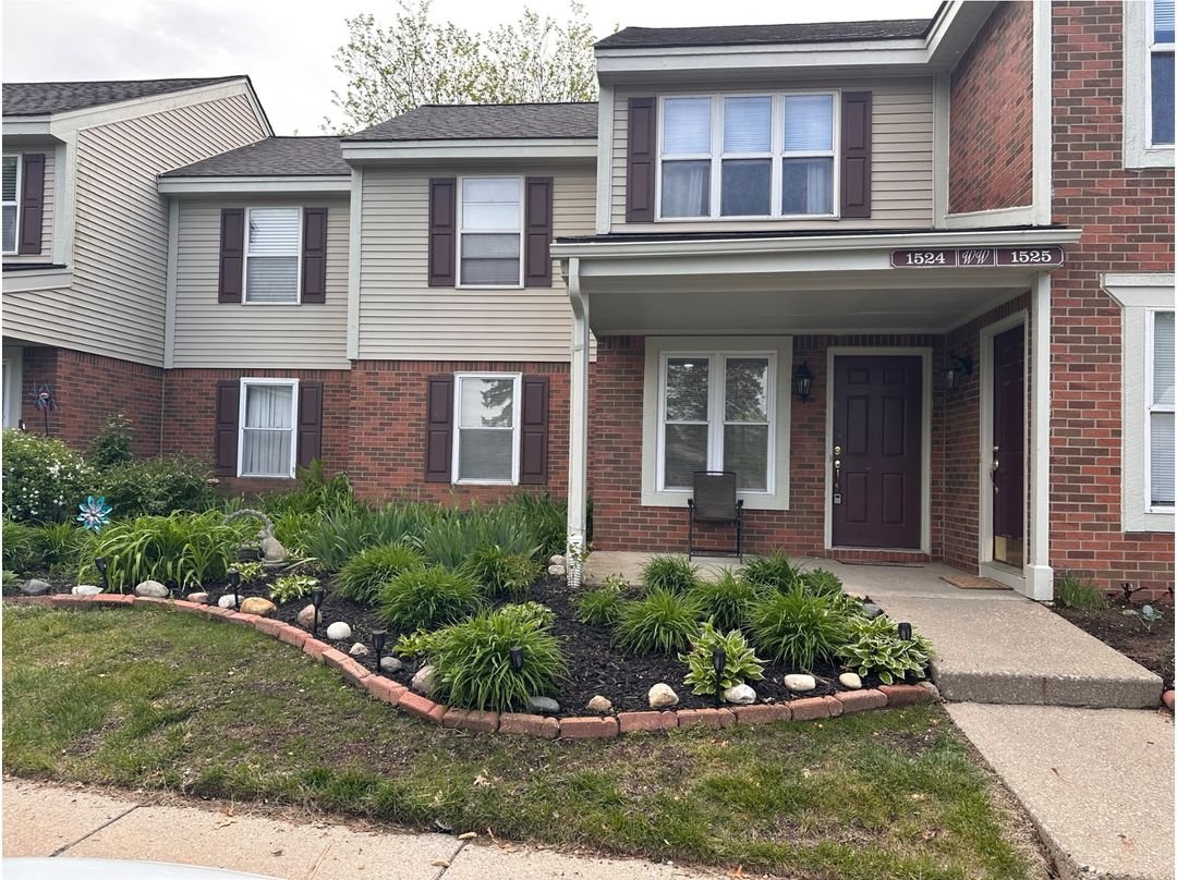 Rochester Condo: 1524 Porter Cir