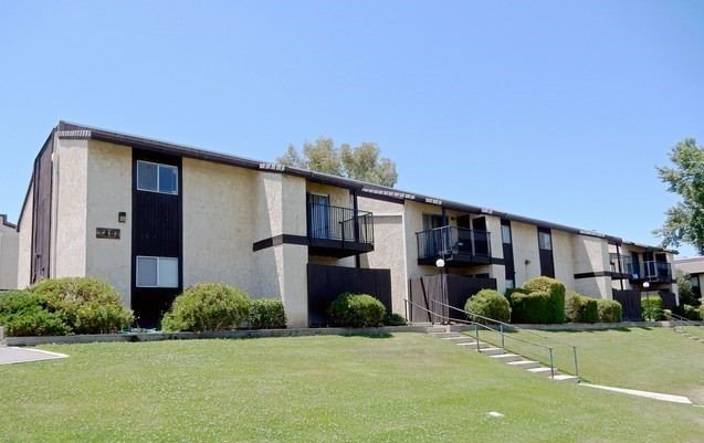 Bakersfield Apartment: 2401 Christmas Tree Lane