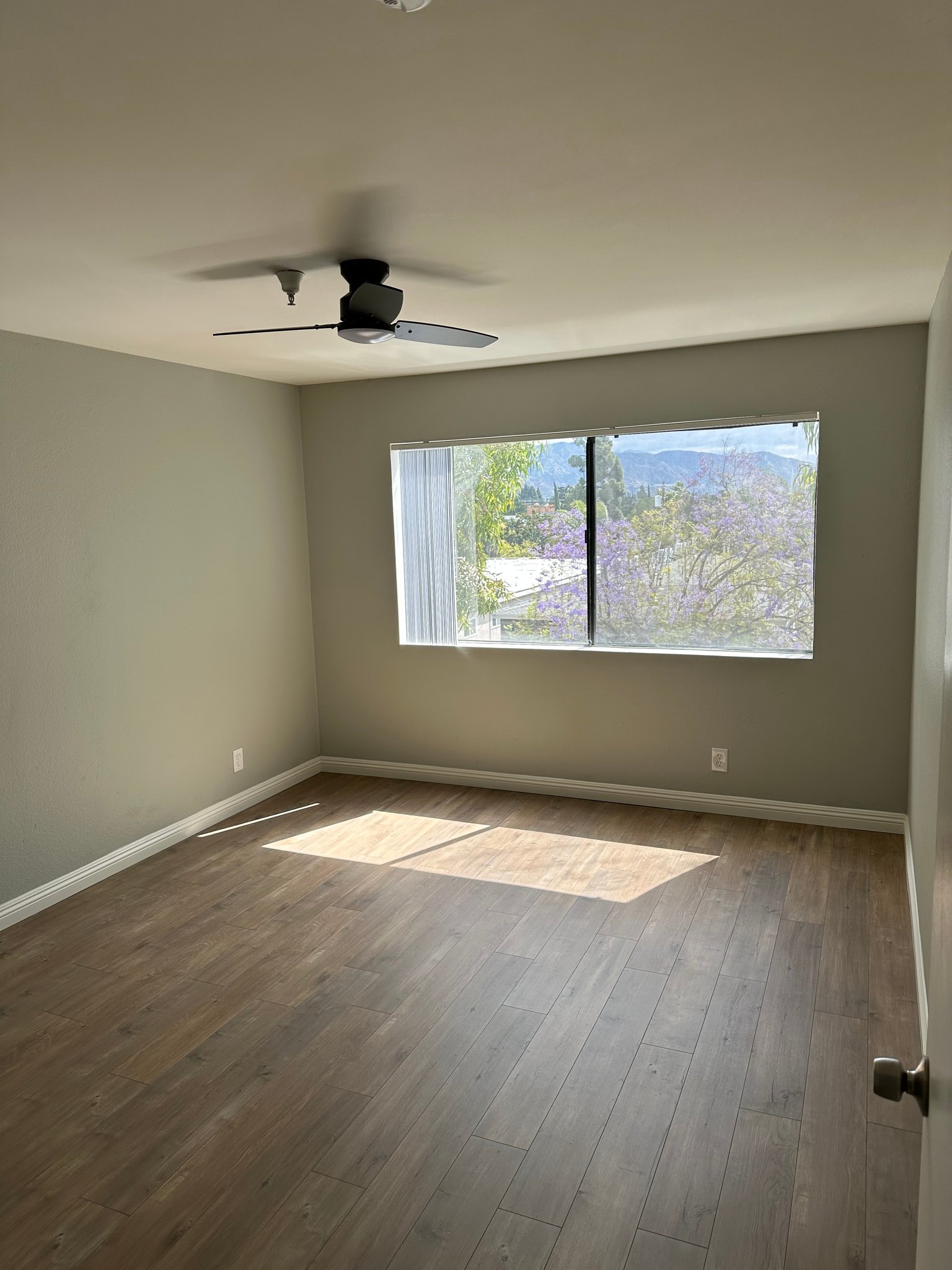 North Hollywood Apartment: 5811 Tujunga ave
