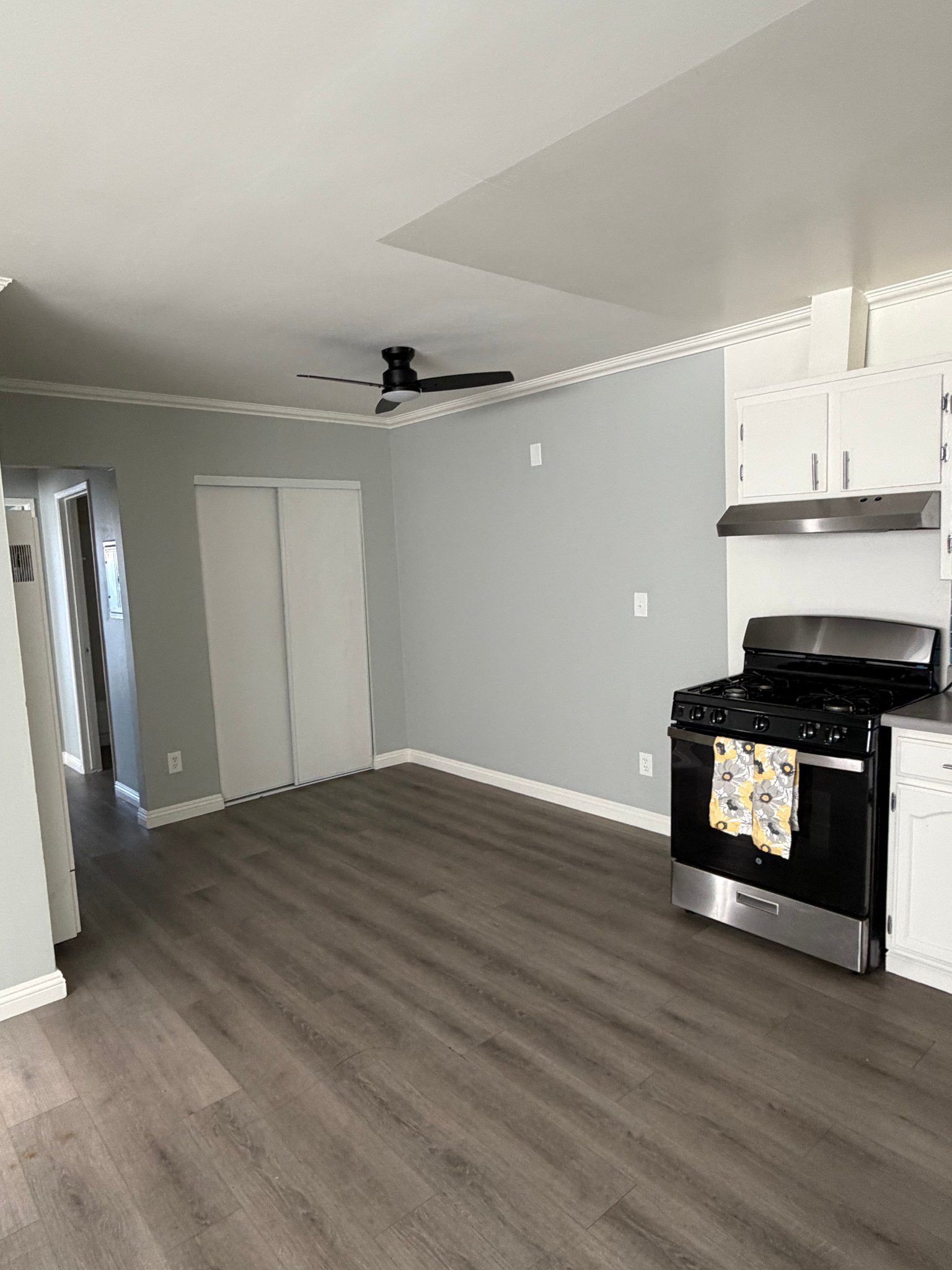 Van Nuys Apartment: 6928 Woodley Ave