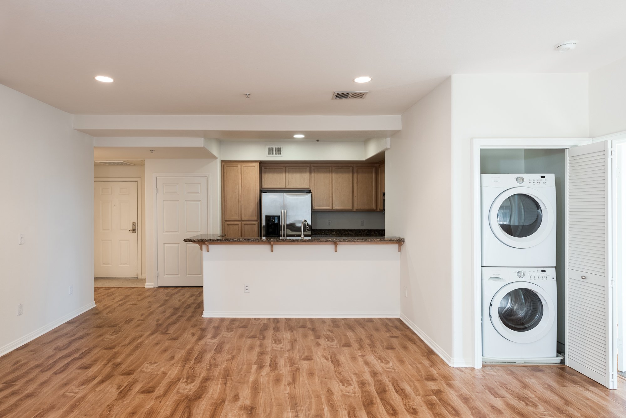 Sun Valley Condo: 8714 Glenoaks Blvd