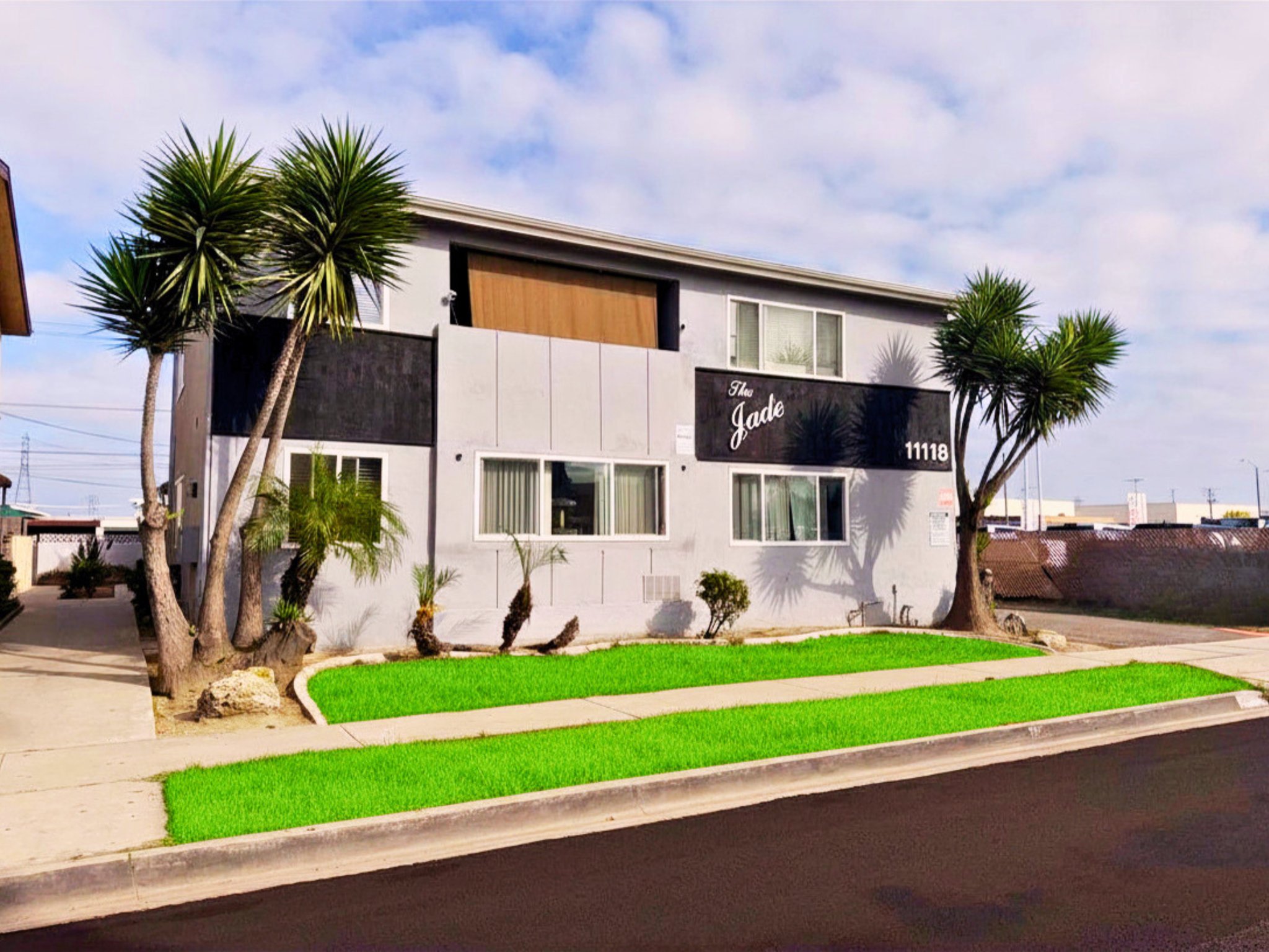 Downey Apartment: 11118 Newville Ave