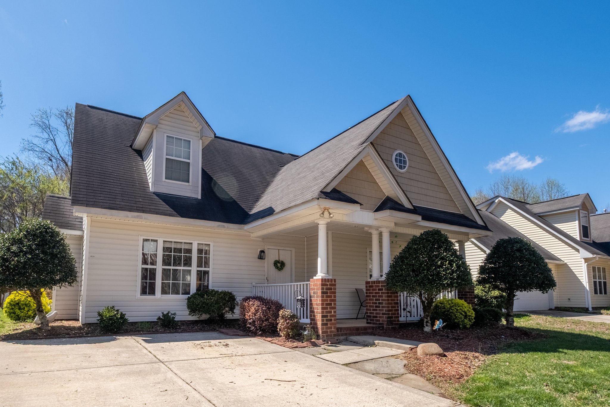 Huntersville House: 7618 Prairie Rose Lane