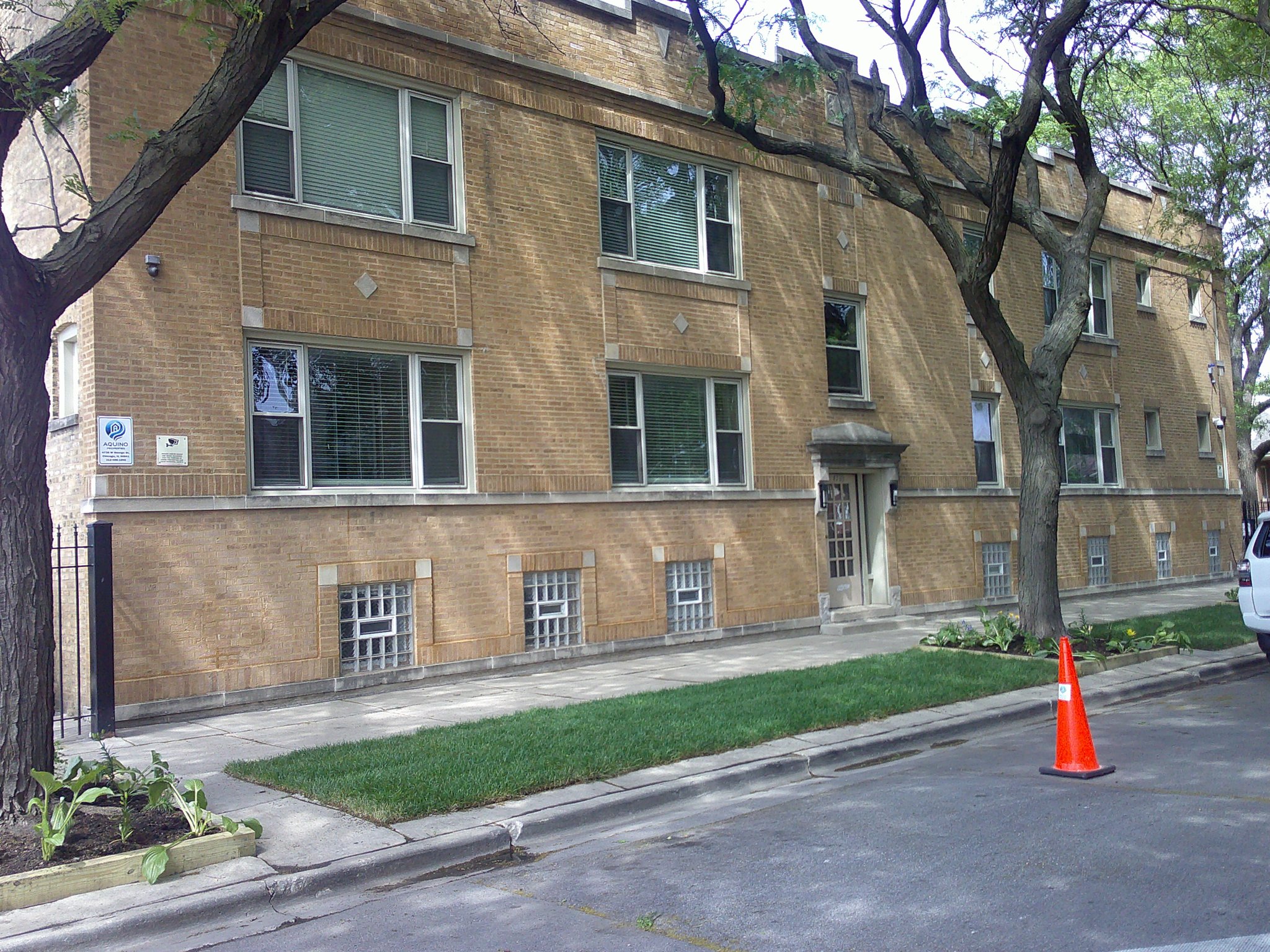 Chicago Apartment: 4738 W George St. 1W