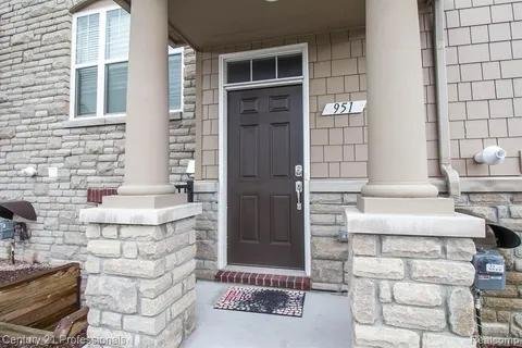 Rochester Hills Townhome: 951 Barclay Circle