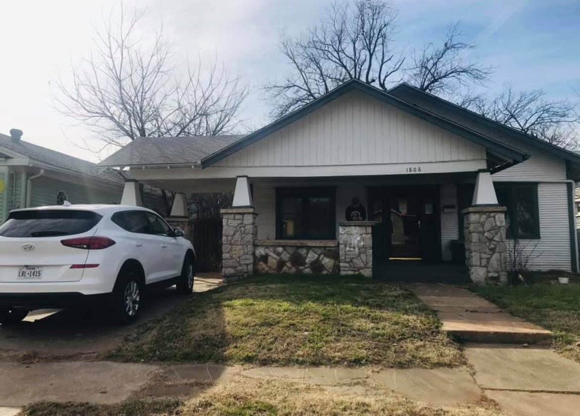 SHAWNNE House: 1806 N BEARD AVE