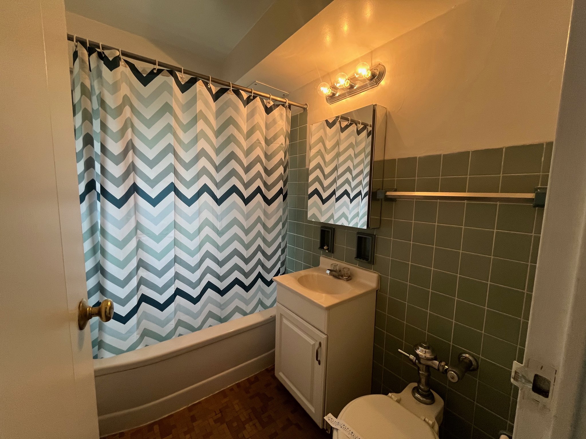 Milwaukee Apartment: 1560 N Prospect