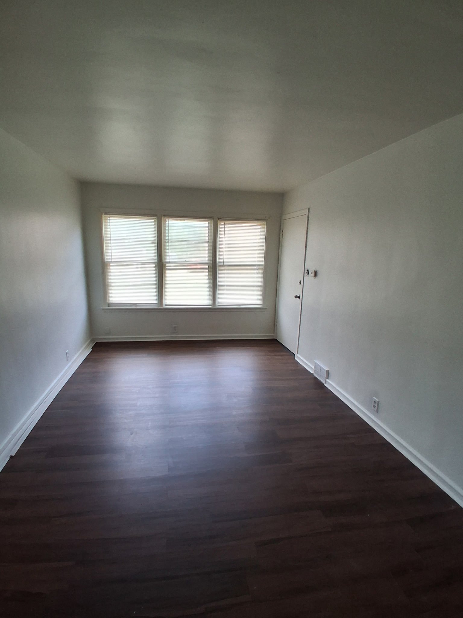 Milwaukee Apartment: 2605 W Victory Ln