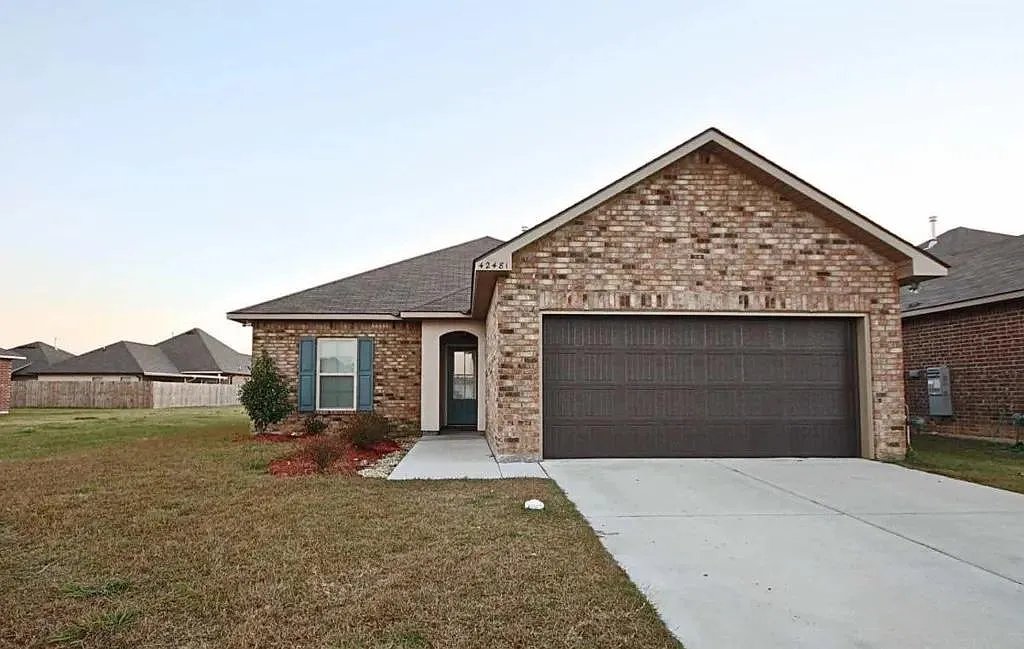 Prairieville House: 42481 Baystone Ave