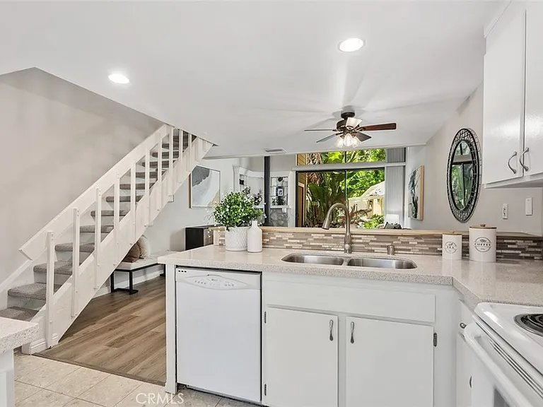 irvine Apartment: 204 Pineview