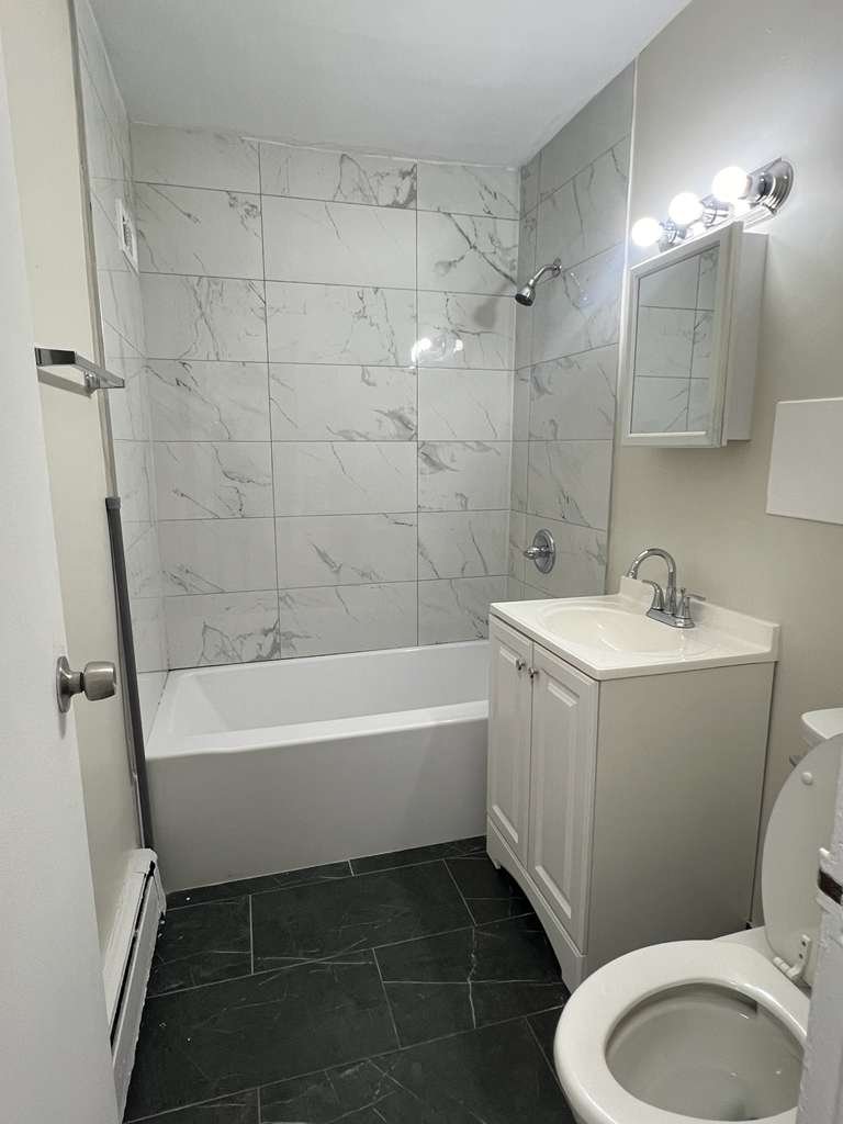 Orange Apartment: 475 Park Ave