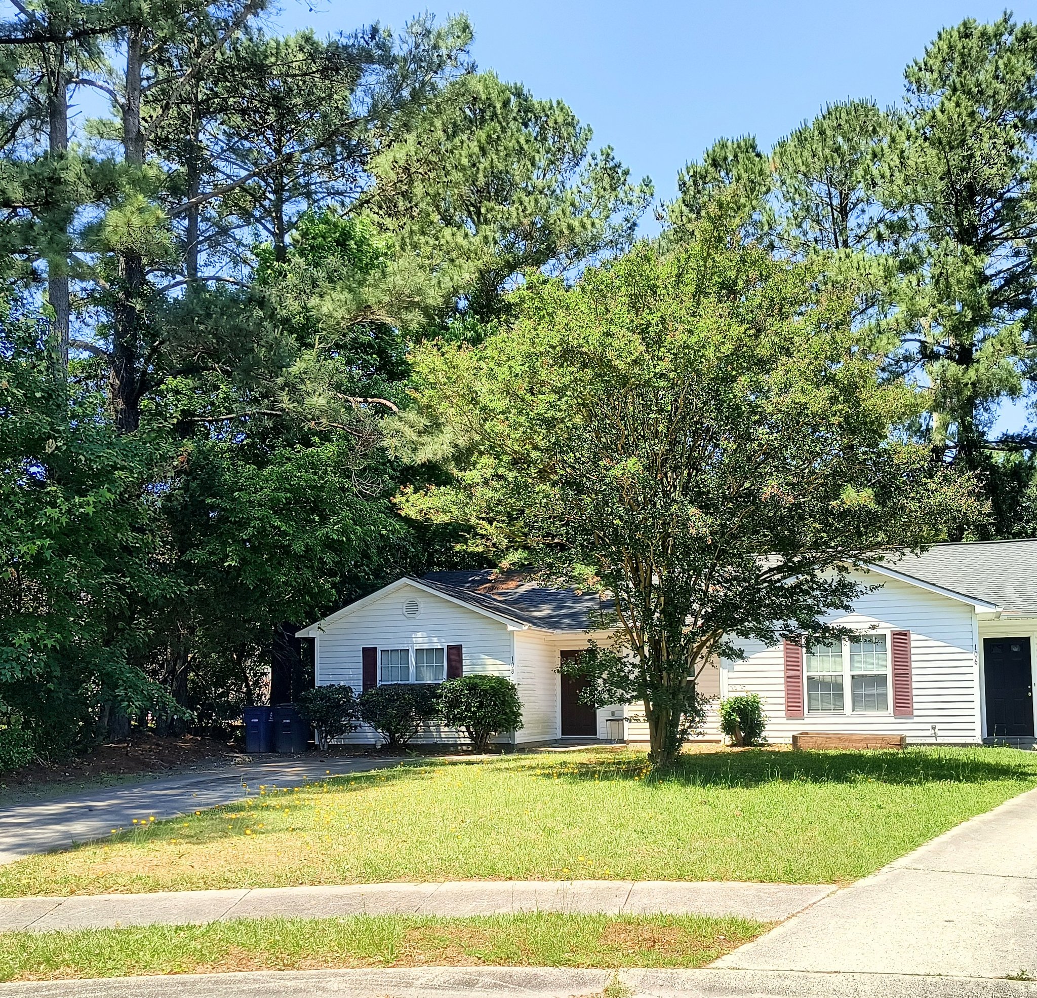 Jacksonville Townhome: 106 Persimmon Ct