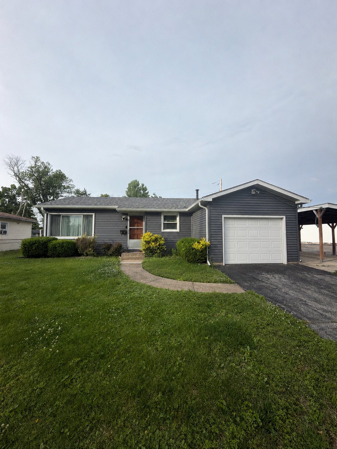 East St. Louis House: 8303 Bluff Ave
