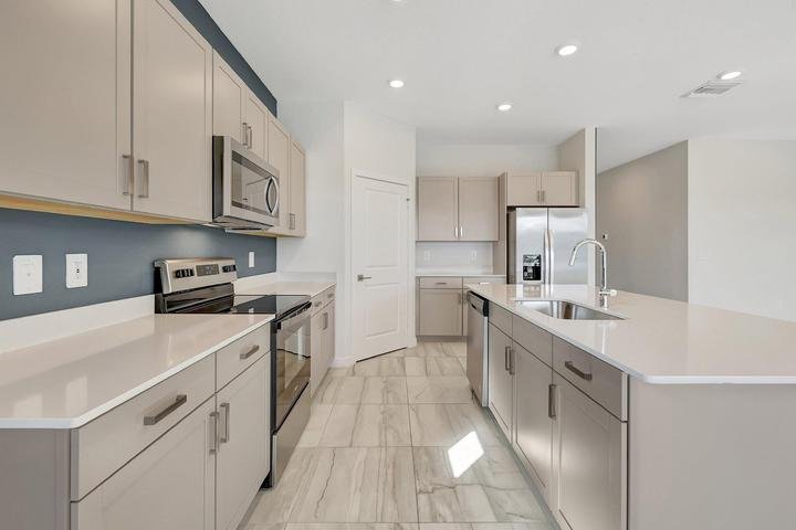 Stuart House: 6007 SE Skyblue Circle