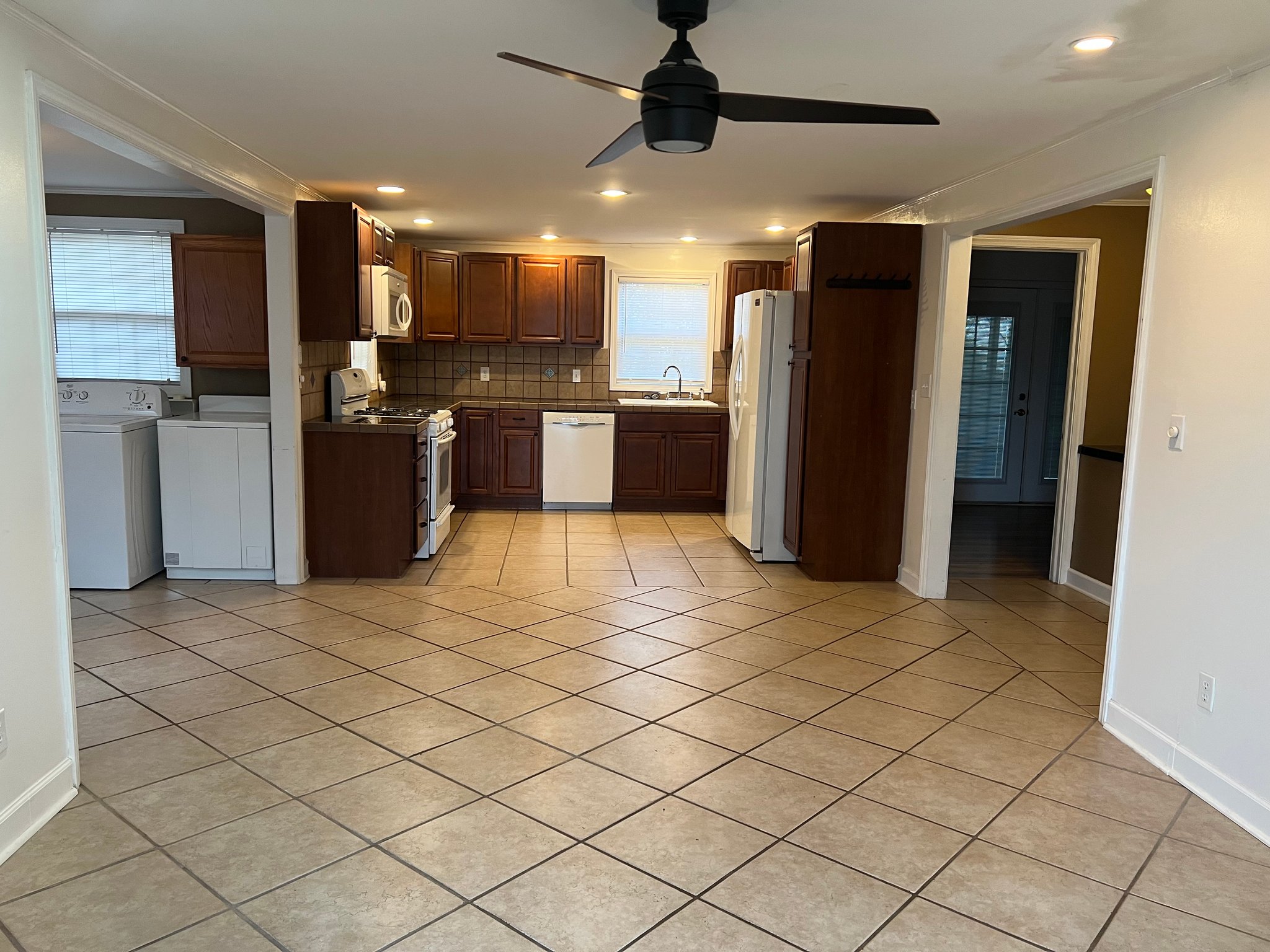 Hickory Townhome: 80 18th Ave NW