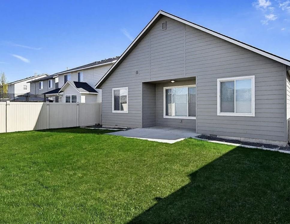Meridian House: 4578 Silver River St